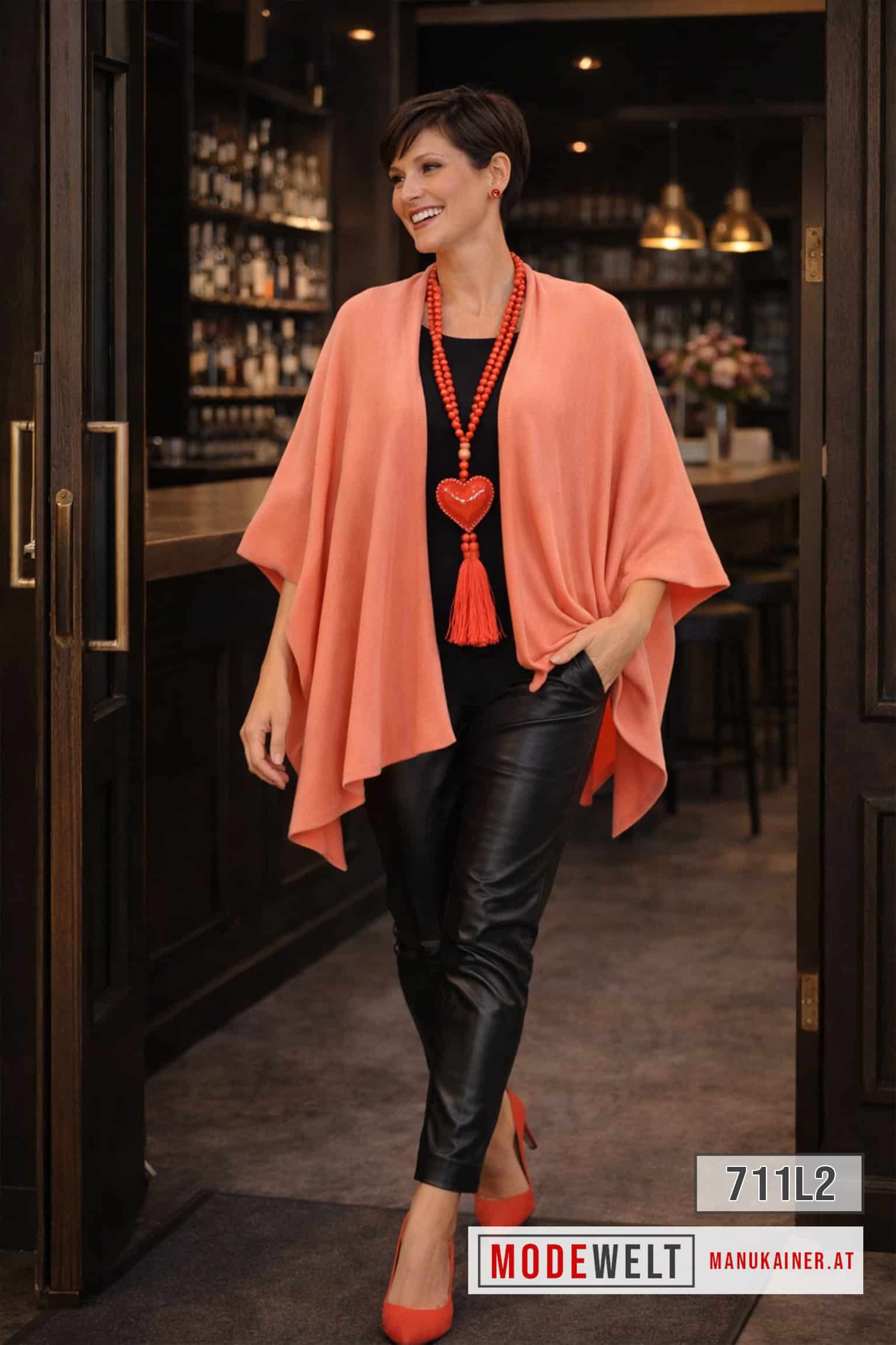 Lachs-Eleganz trifft Power-Kontrast